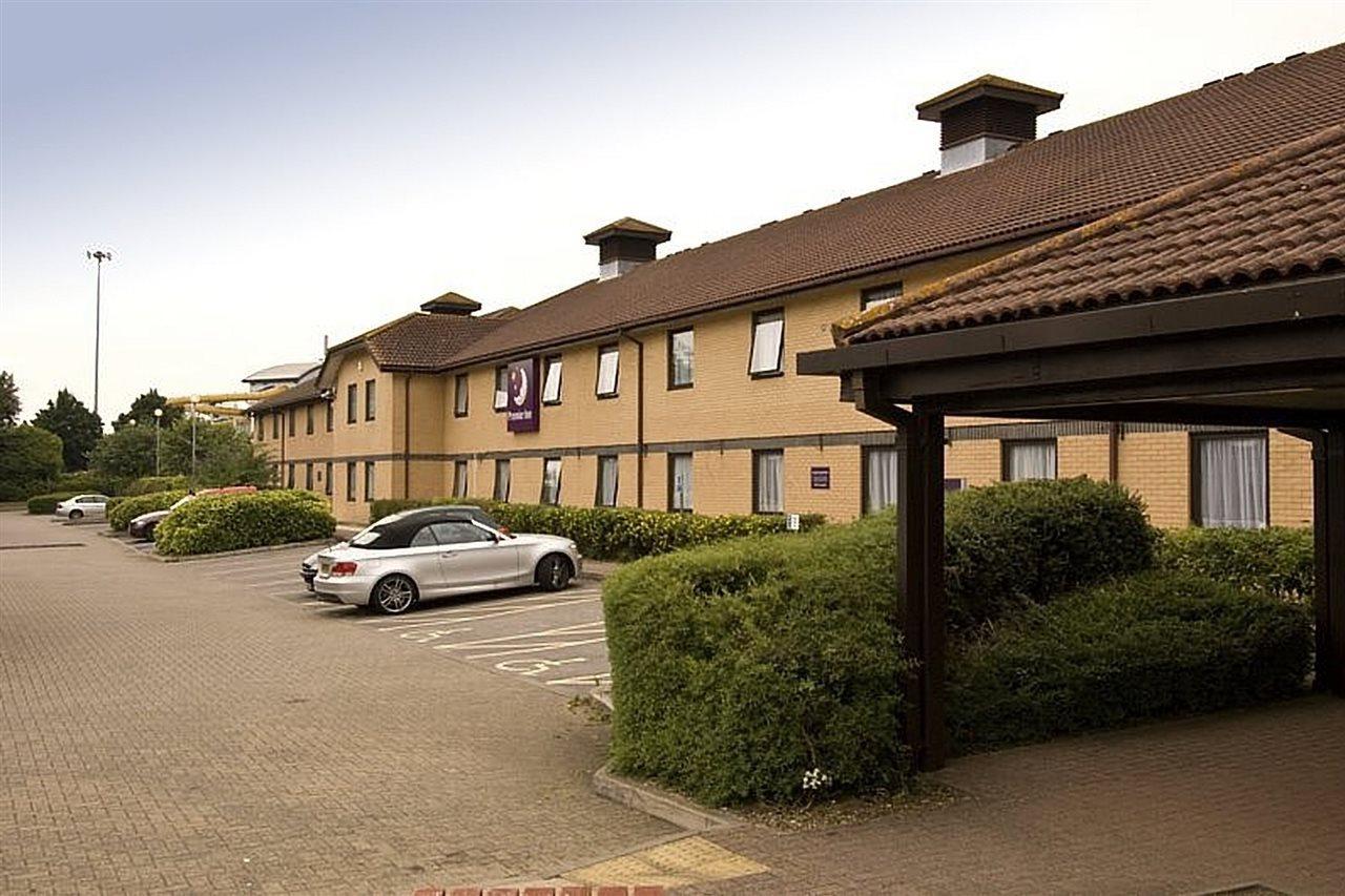Premier Inn Basingstoke West Exterior foto