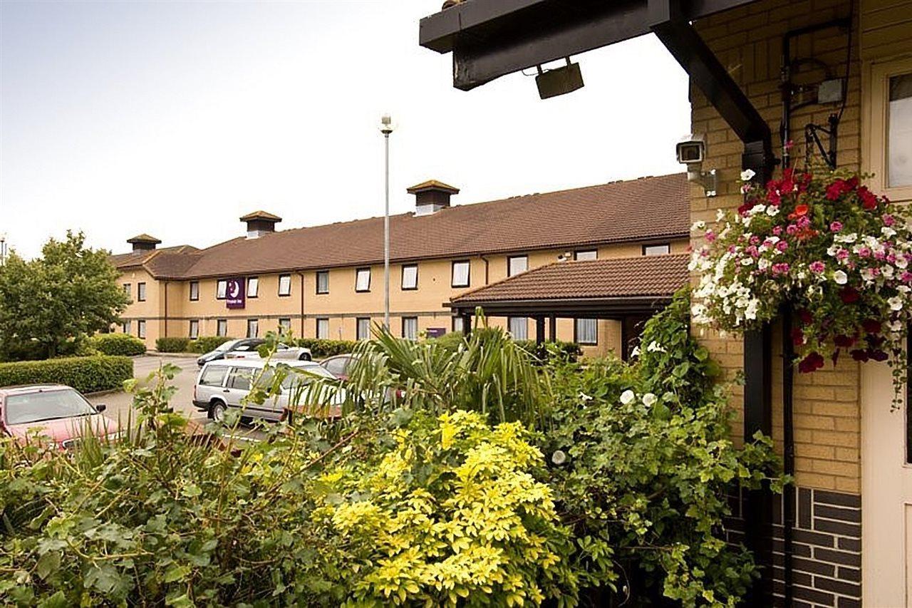 Premier Inn Basingstoke West Exterior foto