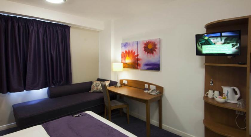 Premier Inn Basingstoke West Exterior foto