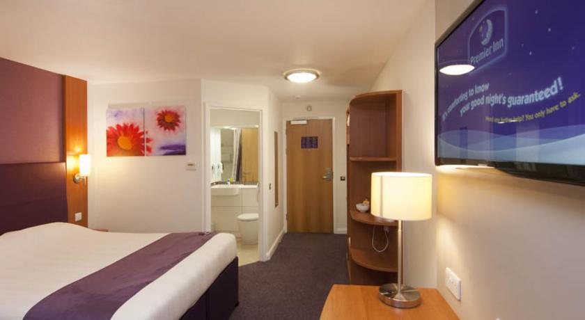 Premier Inn Basingstoke West Exterior foto