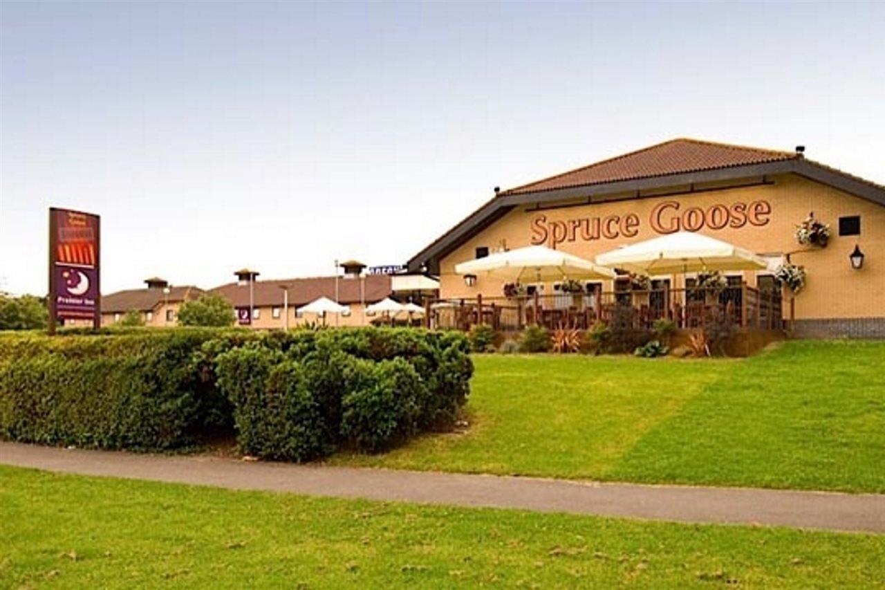 Premier Inn Basingstoke West Exterior foto