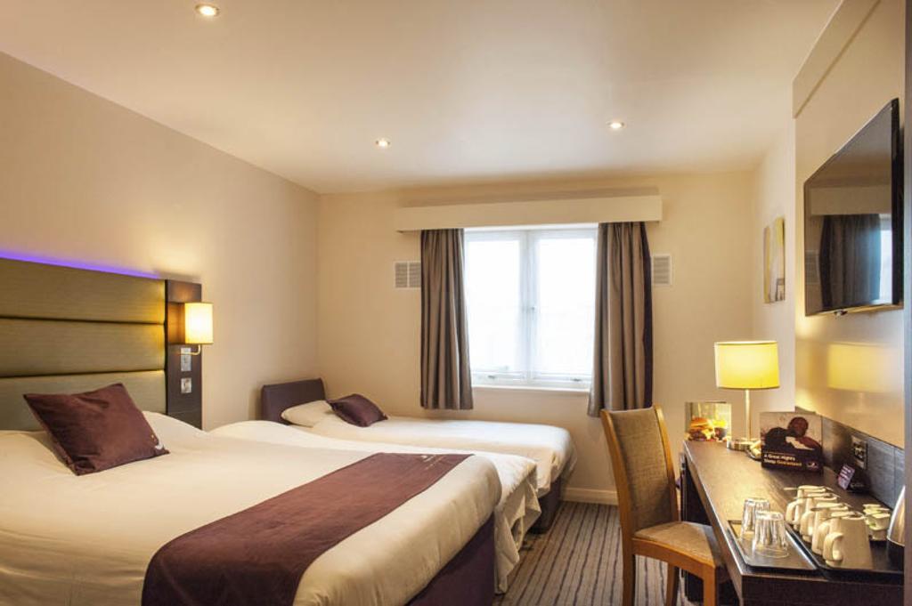 Premier Inn Basingstoke West Exterior foto