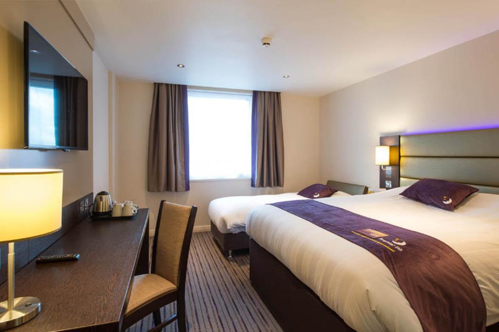 Premier Inn Basingstoke West Exterior foto