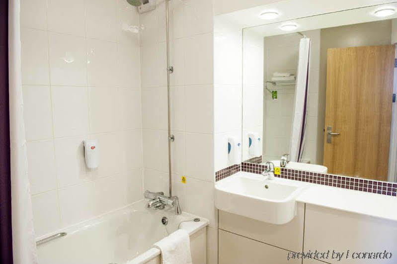 Premier Inn Basingstoke West Exterior foto
